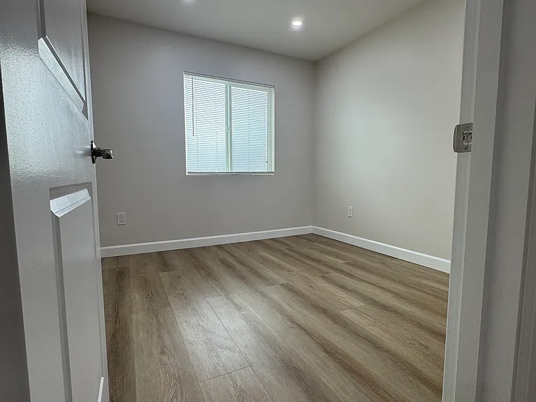 1674 Griffith Park Blvd #5 — Photo 4
