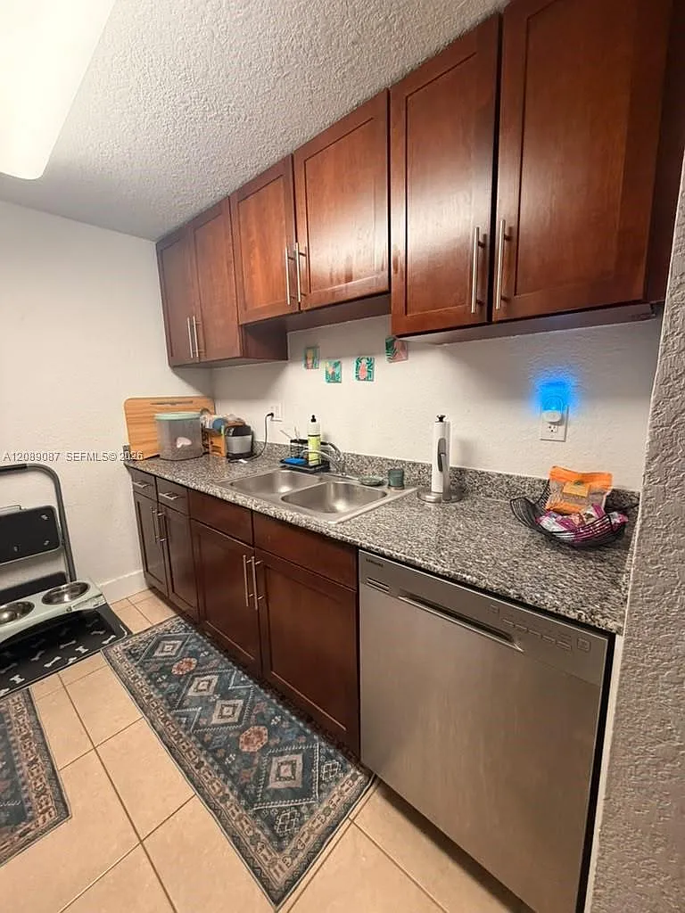 Palms Of Pinecrest Condo — Photo 4
