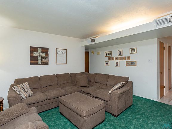4th image of 1310 Meadow Ln