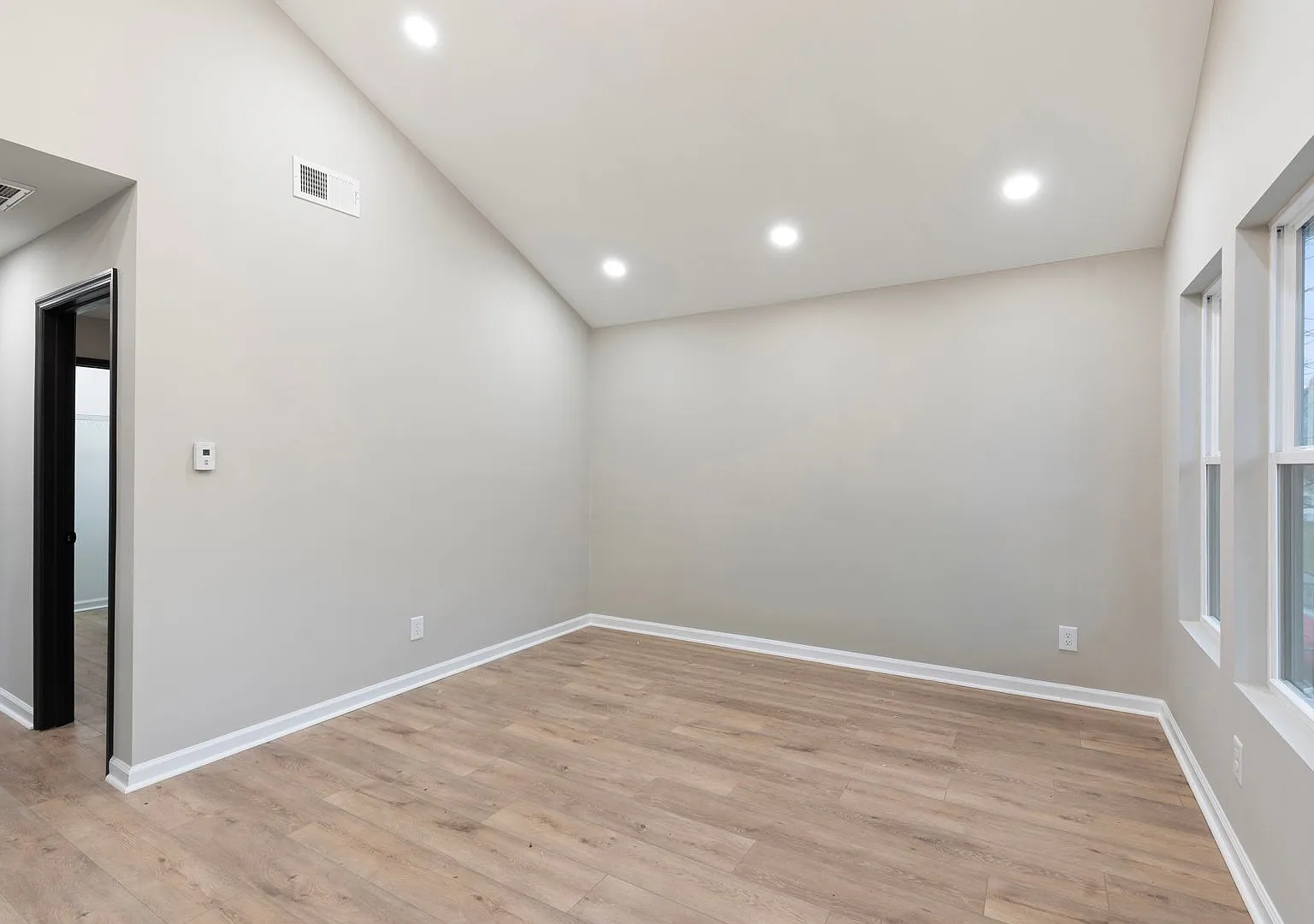 Brand New 3BR/1BA Home for Rent Walk to APSU & Downtown Clarksville! — Photo 3