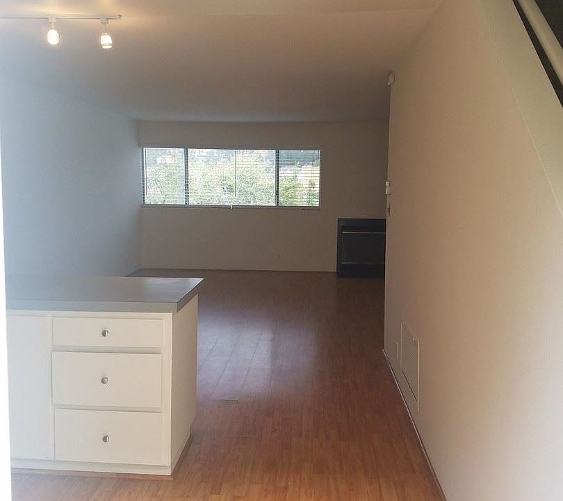 1st image of 3030 Waverly Dr APT 09