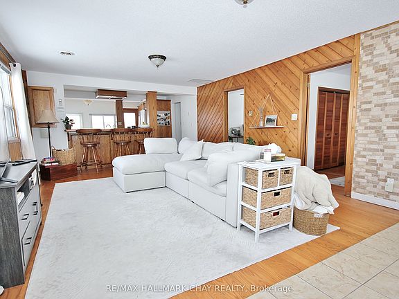 5th image of 1099 Poplar Rd