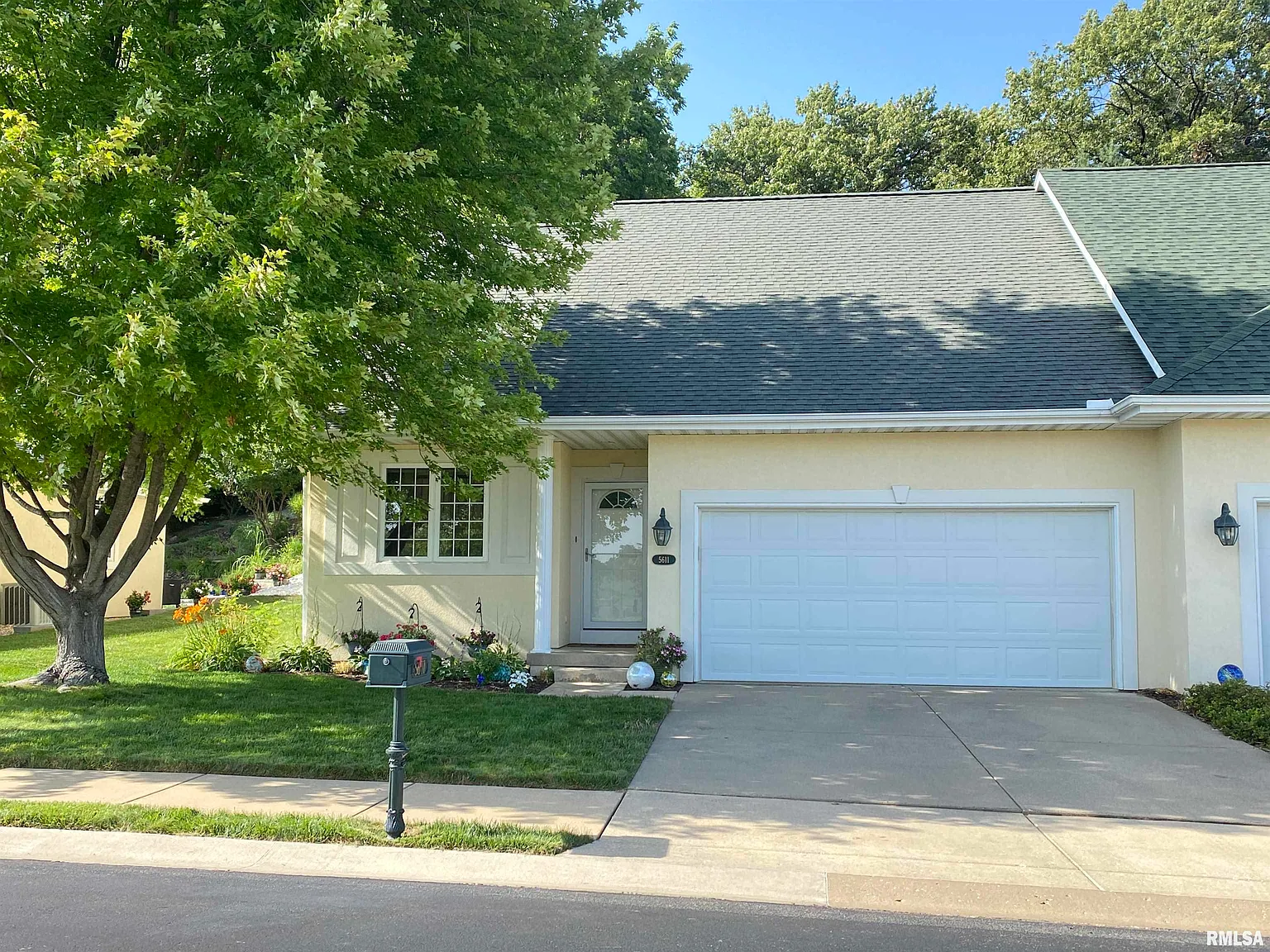 5611 W Woodbriar Ln photo 1