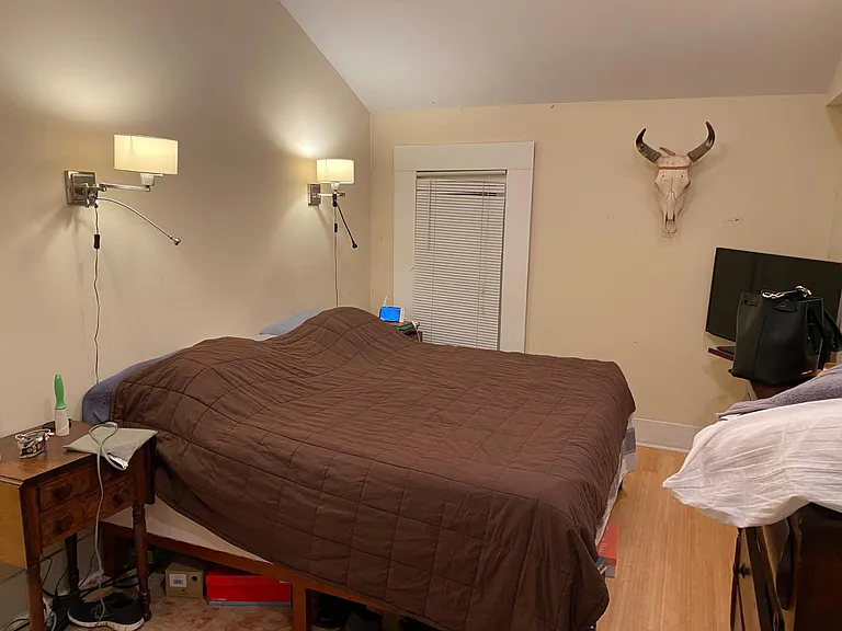135 E Walnut St — Photo 17
