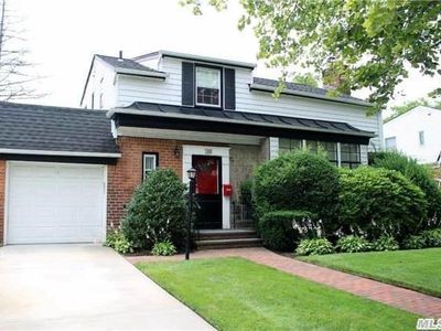 188 Seaman Ave, Rockville Centre, NY, 11570