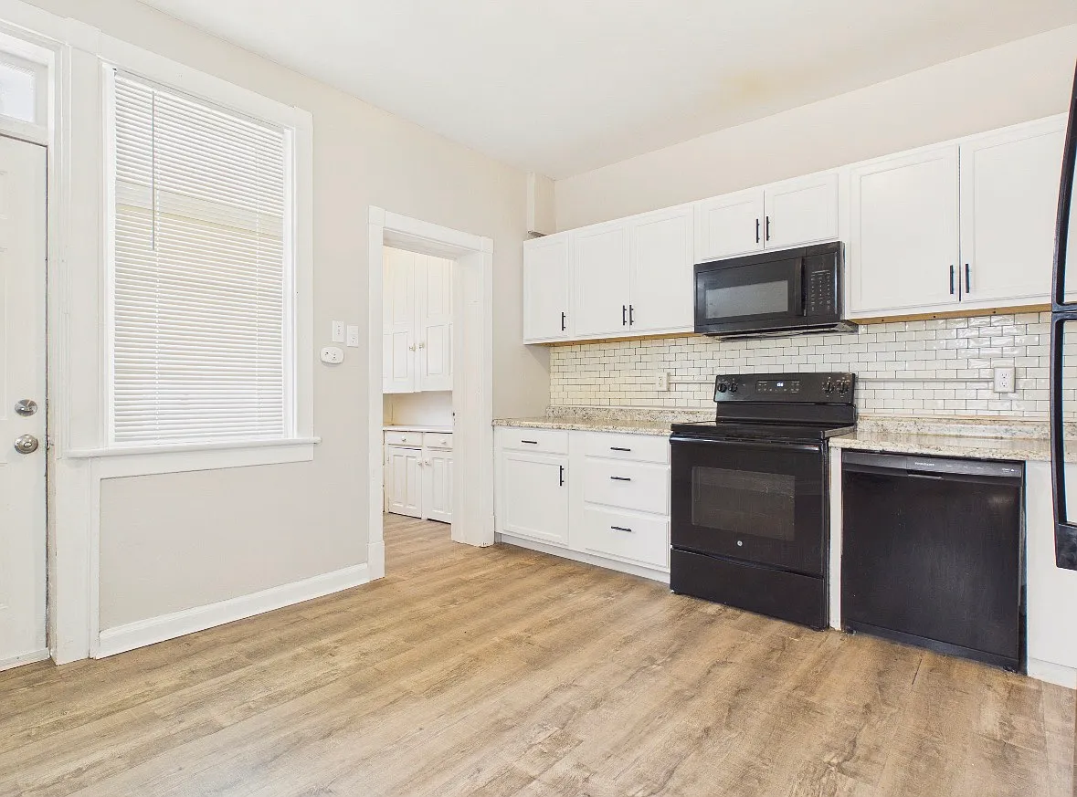 4 bed, 1736 sqft, $1,595 — Photo 2