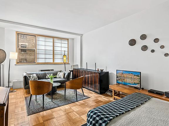 2nd image of 63 E 9th St APT 6C