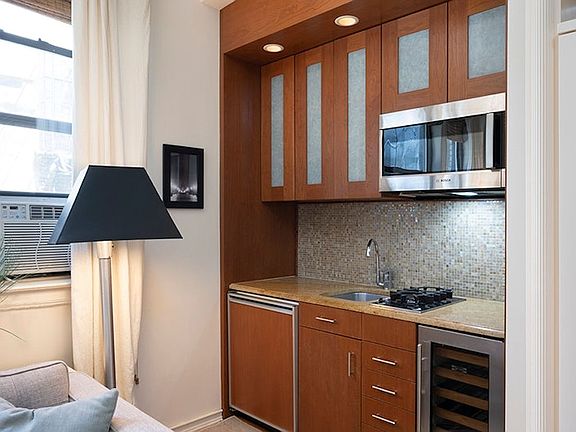 5th image of 339 E 58th St APT 1G