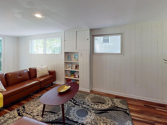 2nd image of 23293 Hilltop Dr