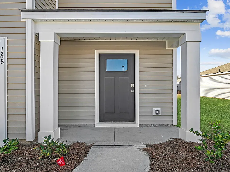 5 bed, 2361 sqft, $2,500 — Photo 2