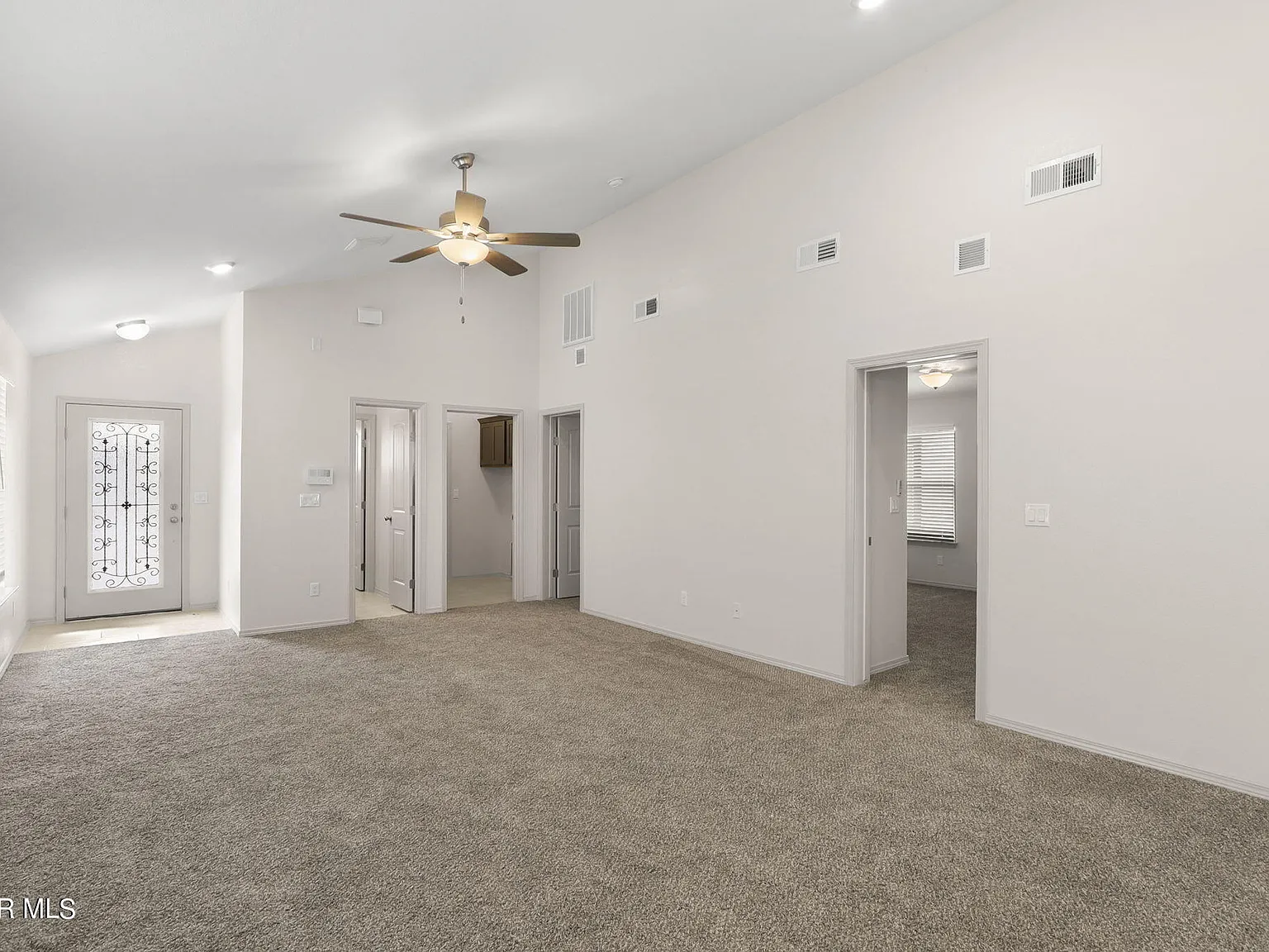 3 bed, 2.0 bath, 1381 sqft, $1,750 — Photo 3