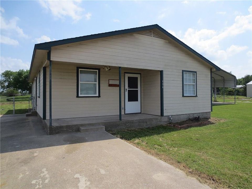 1st image of 404 Holiday Village Dr