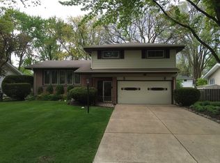 1500 E Greenwood Dr, Mount Prospect, IL 60056