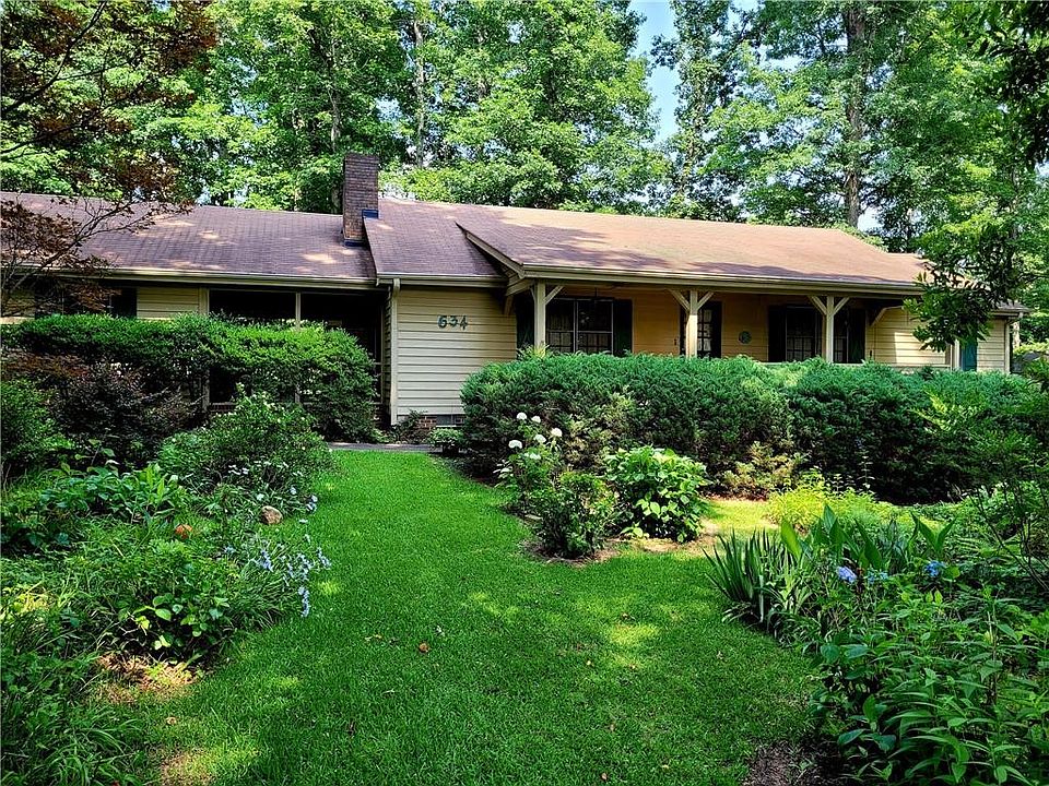 1st image of 634 Glenridge Ct SE