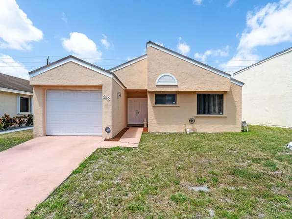 23 Hawthorne Lane, Boynton Beach, FL 33426