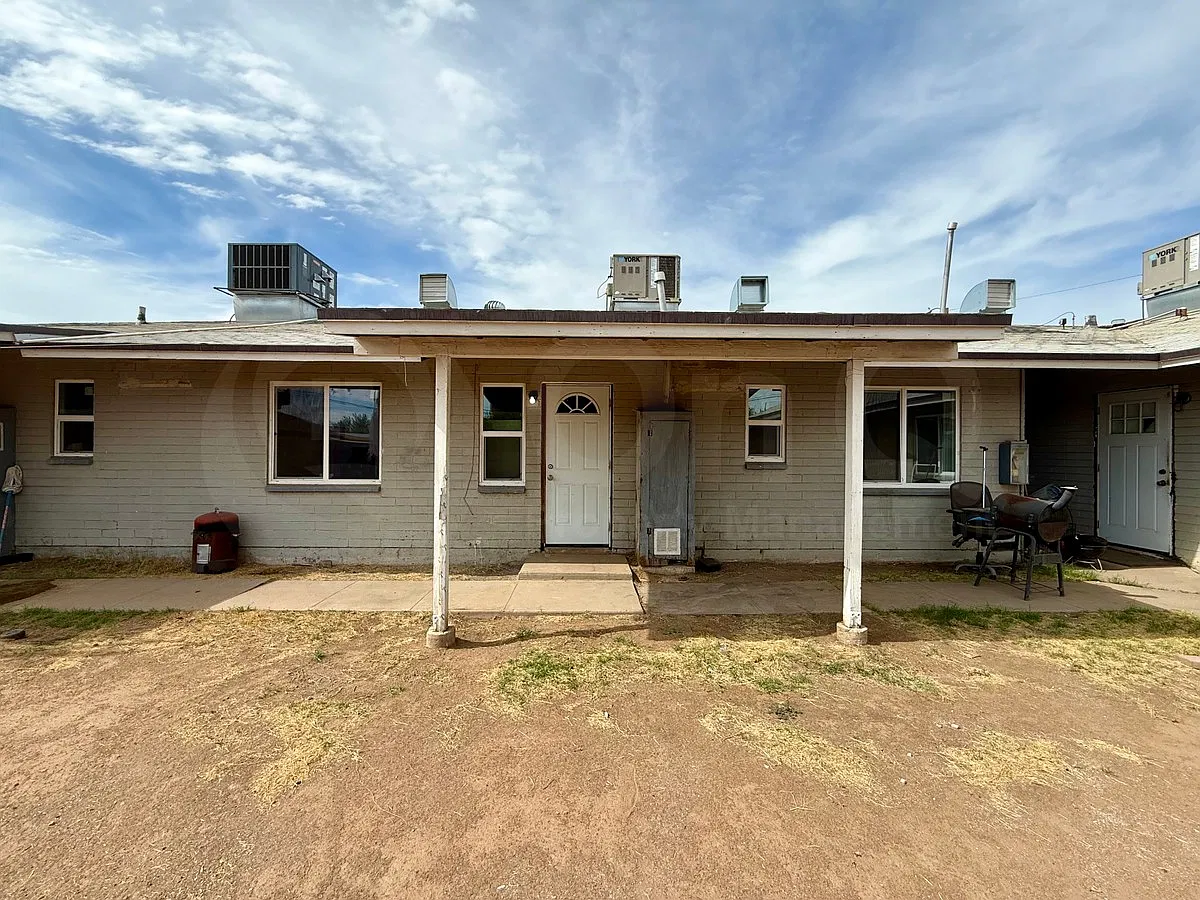 2 bed, 1.0 bath, 707 sqft, $1,399 — Photo 2