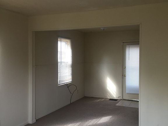 3rd image of 769 Whitethorne Ave
