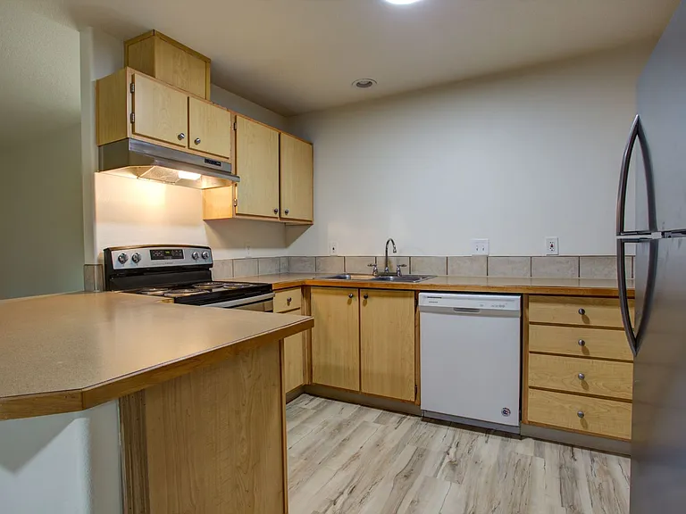 Tamarack Apartments — Photo 6