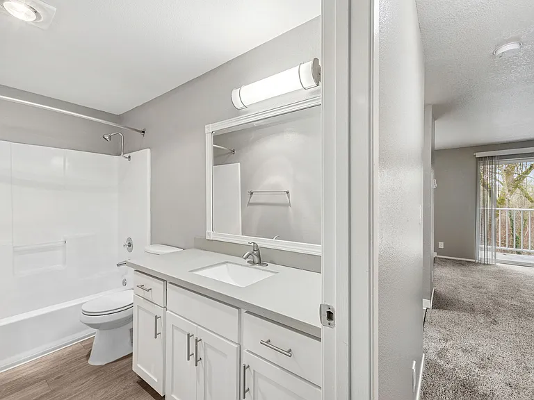 Oak Hill Apartments — Photo 23