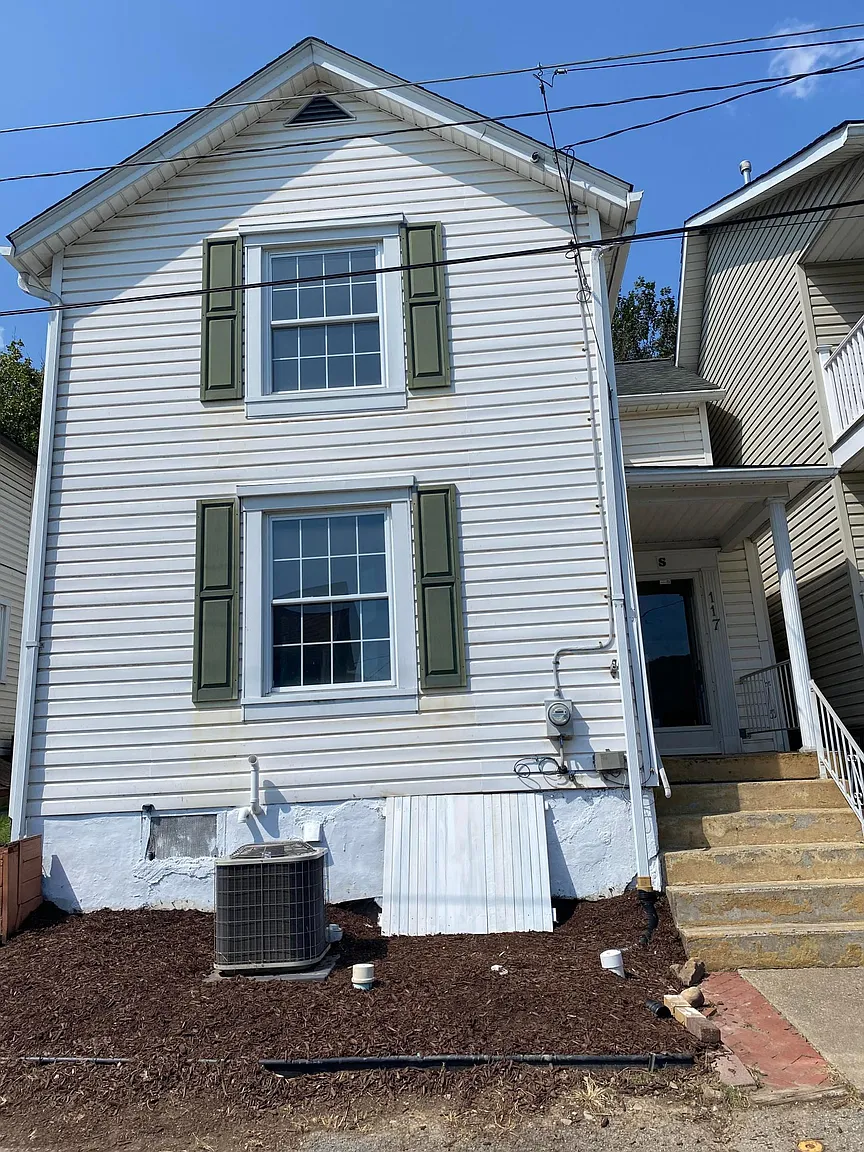 117 Center St photo 1