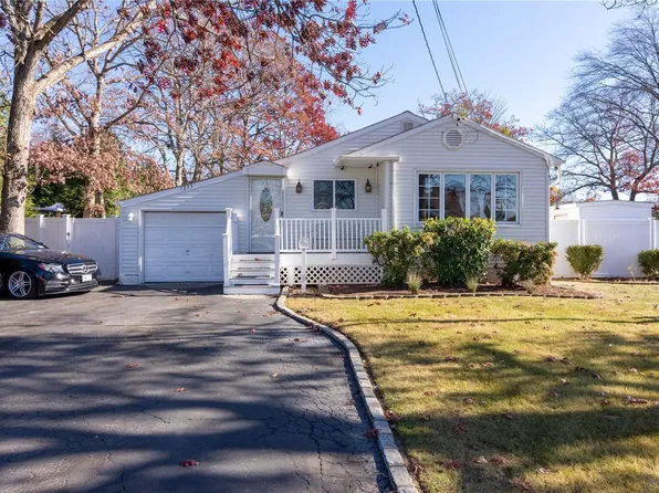 1255 Udall Road, Bay Shore, NY 11706