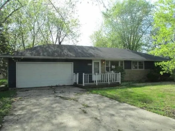 2350 Nan St, Aurora, IL 60502