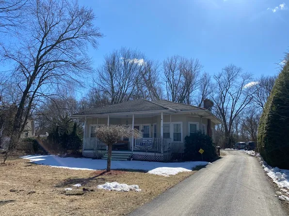 124 School St, Agawam, MA 01001