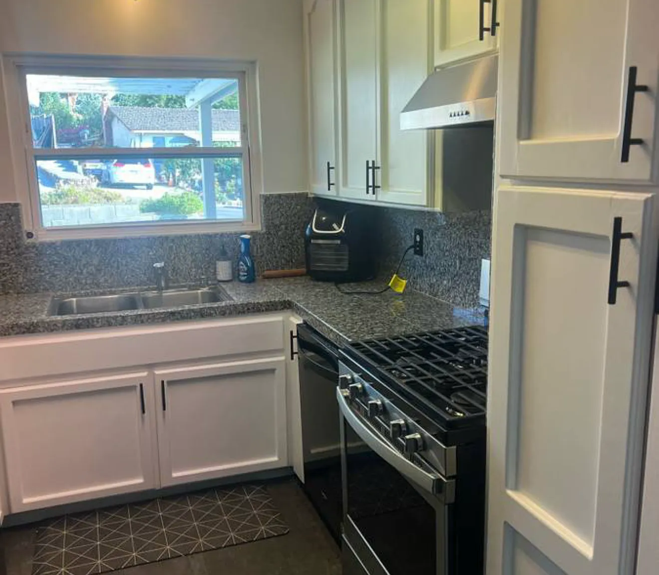 3 bed, 1264 sqft, $4,000 — Photo 4