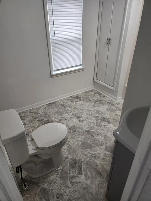 5 bed, 1980 sqft, $2,200 — Photo 2