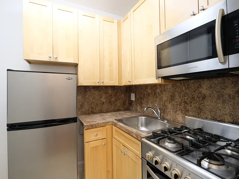 237 W 20th St #3B — Photo 7