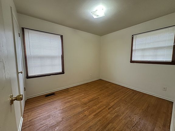 4th image of 400 Lancashire Rd