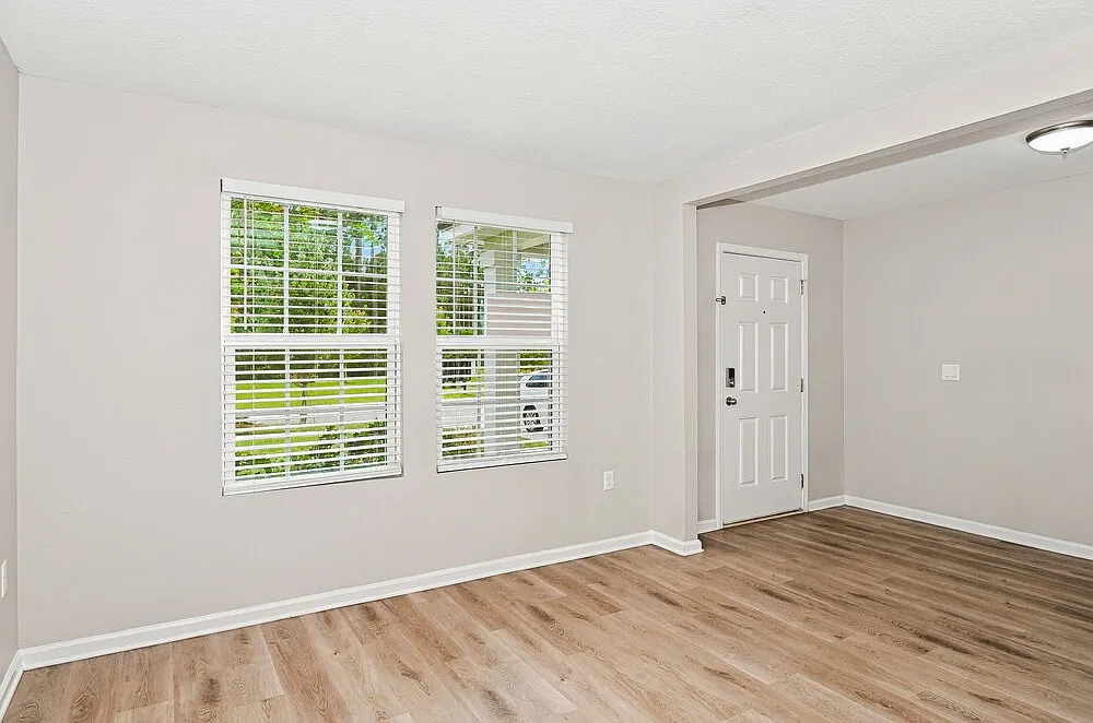 3 bed, 3.0 bath, 2286 sqft, $2,490 — Photo 4