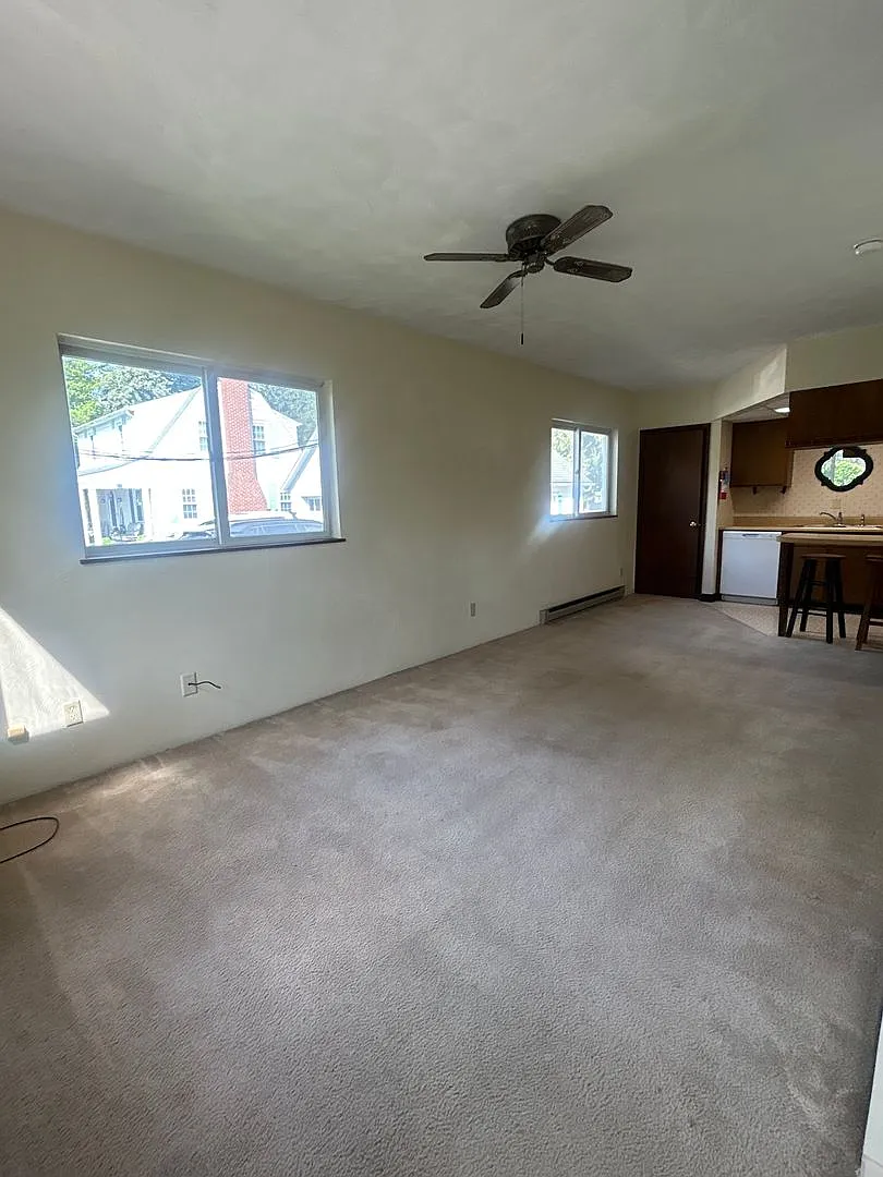 2 bed, 1 bath Townhouse — Photo 4