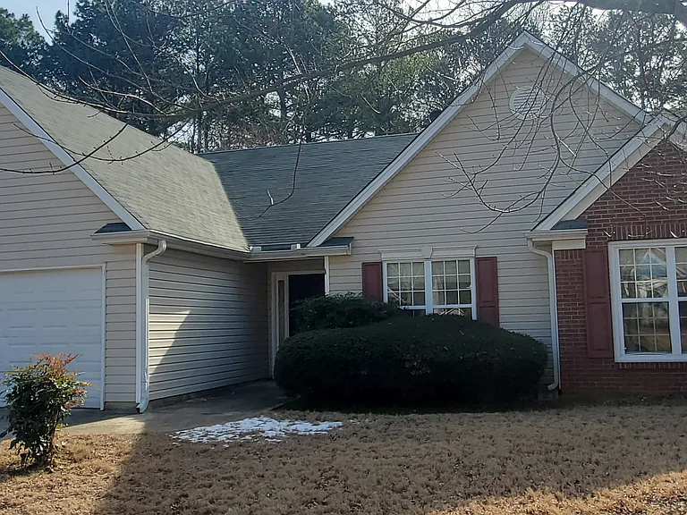456 Suwanee East Dr — Photo 1