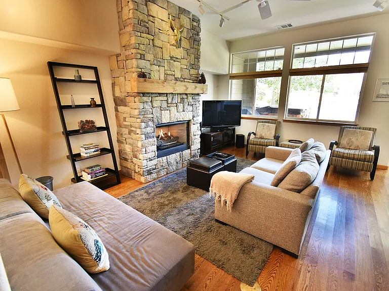 172 Robin Dr — Photo 10