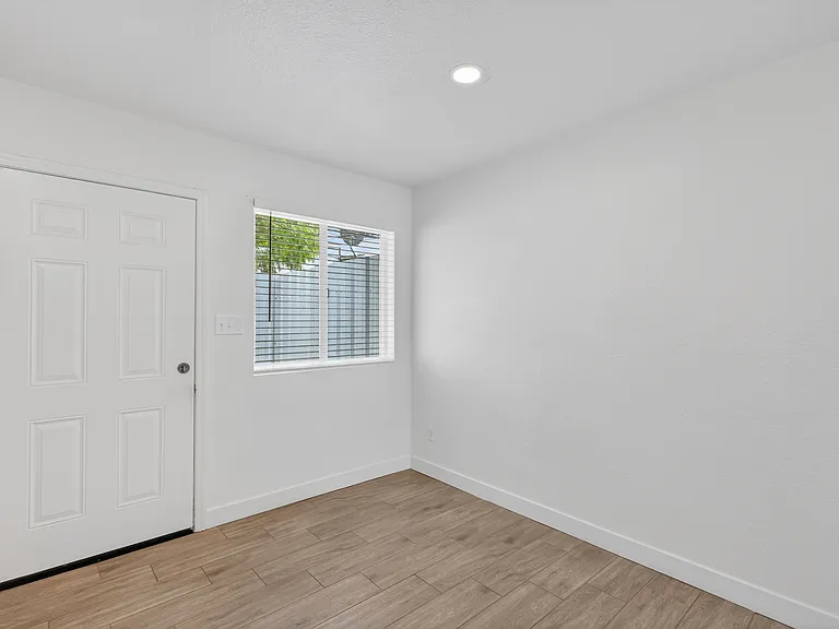 2535 W Missouri Ave #1 — Photo 8