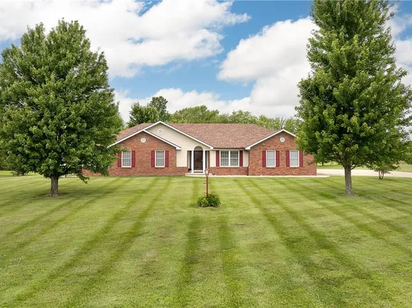 7720 SE Delwood Dr, Saint Joseph, MO 64507