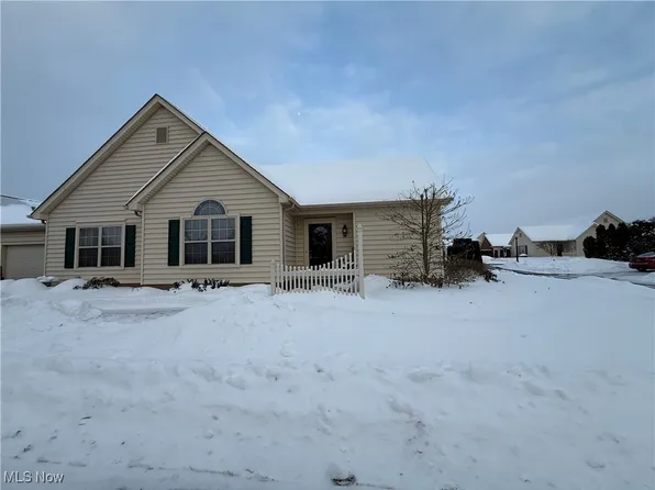 39 Village Ct, Columbiana, OH 44408