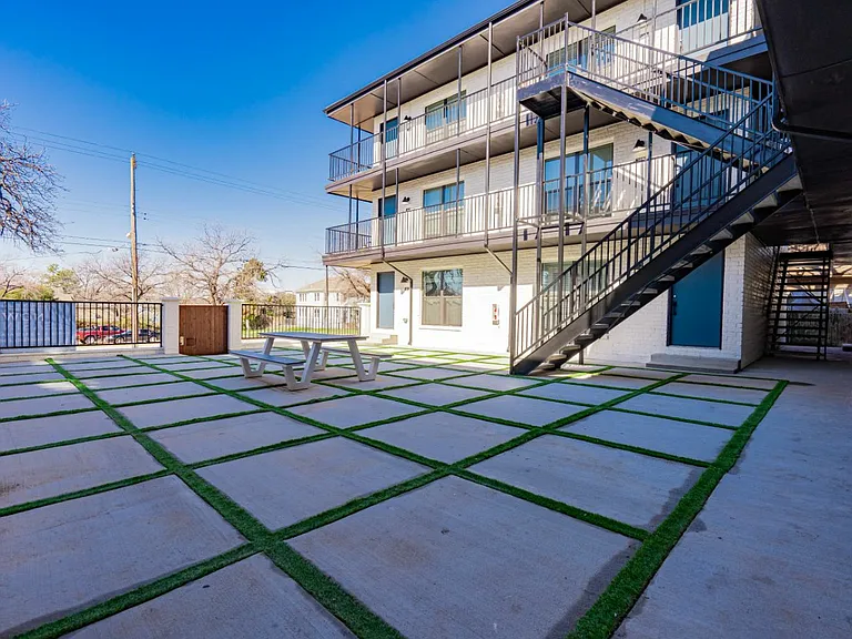 Perrin Flats at Bishop Ridge — Photo 31