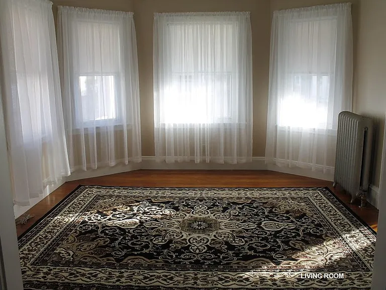17 Surry Rd — Photo 2