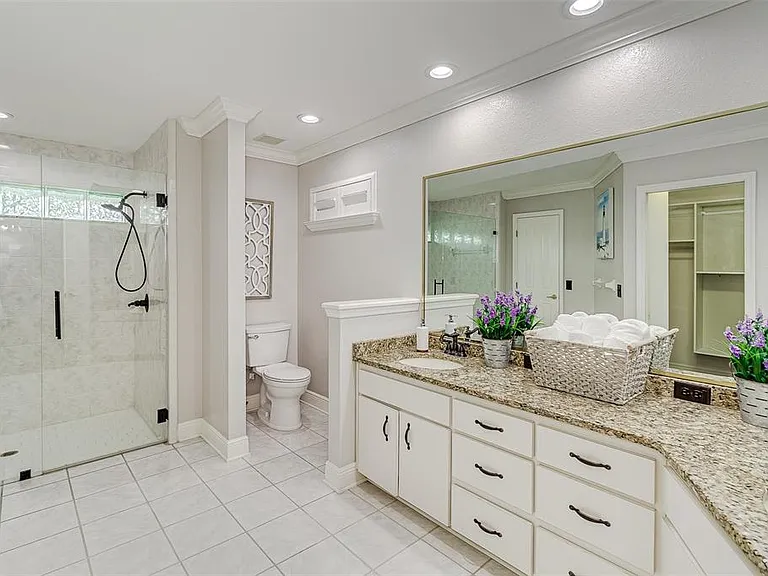 5864 Manchester Dr W — Photo 18
