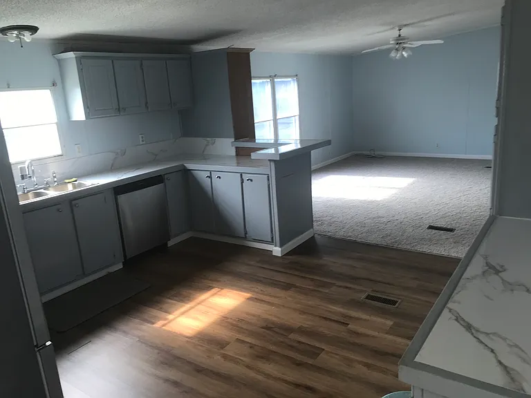 945 Bandera St — Photo 14