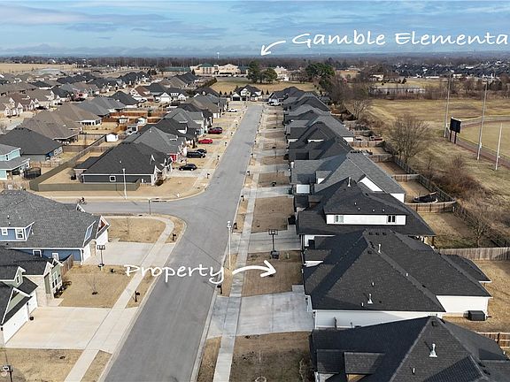 2nd image of 1111 Red Maple St