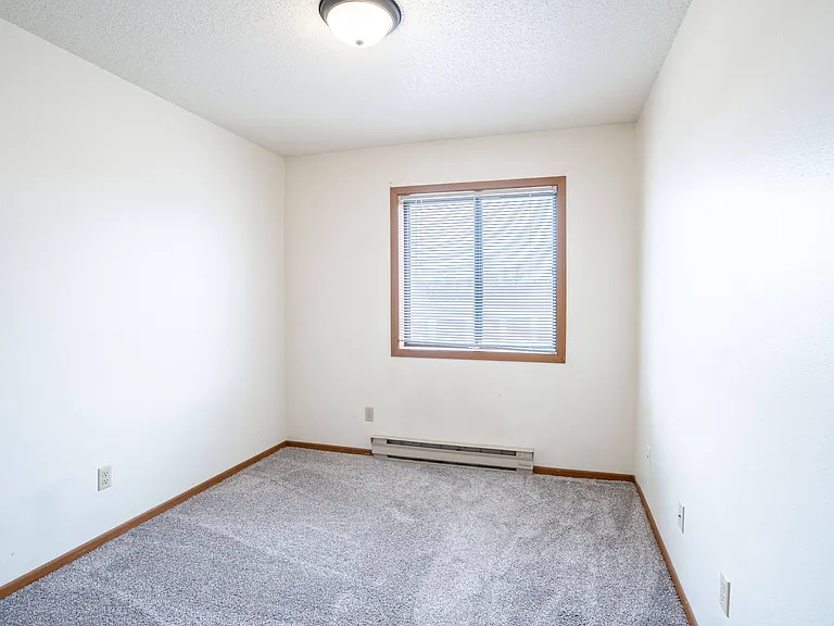 Fargo, ND Southgate Apartments | 21D | Bedroom