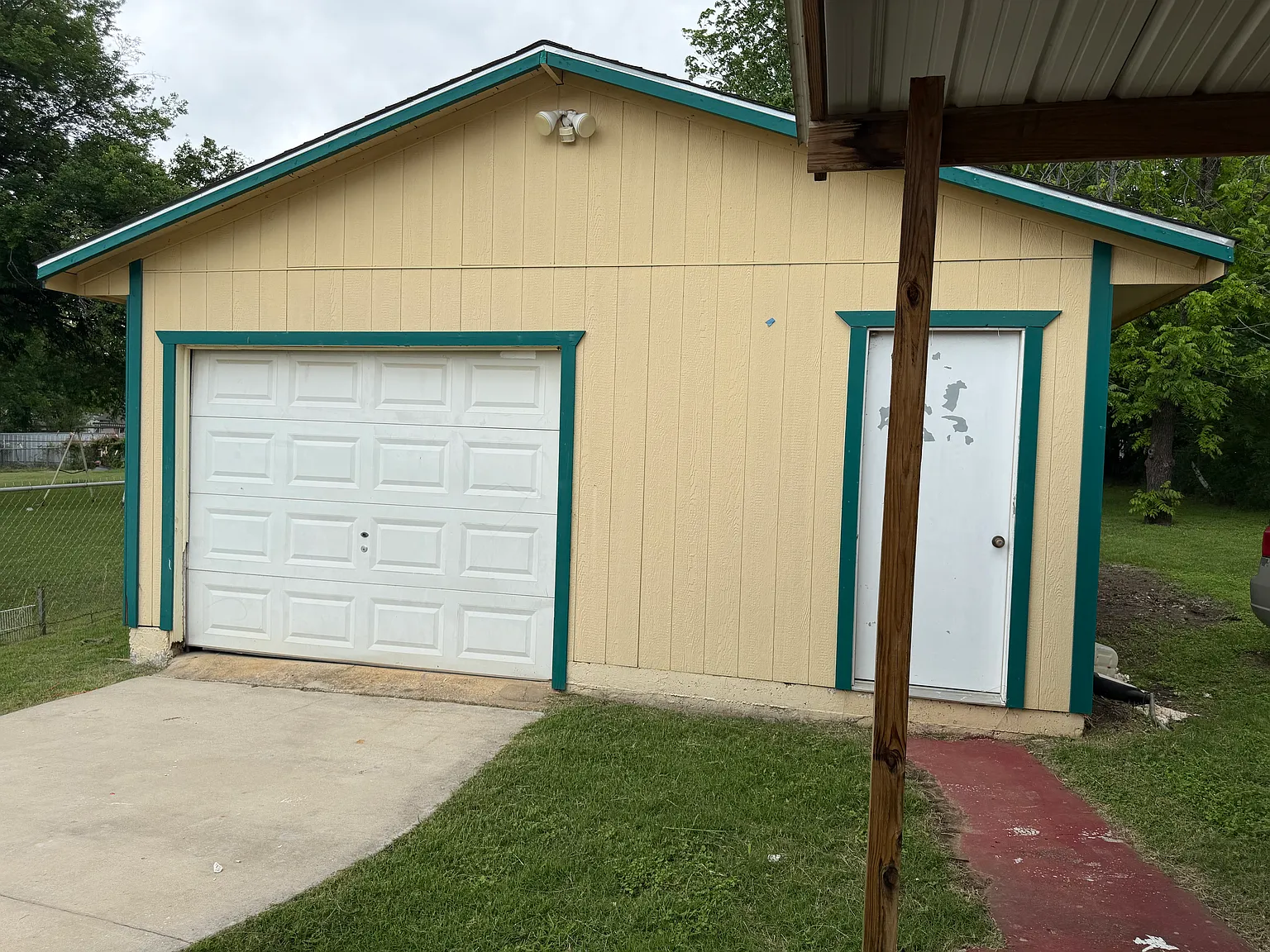 3 bed, 1059 sqft, $1,650 — Photo 2