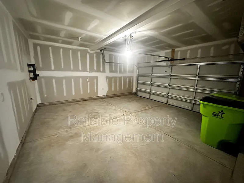 3 bed, 2.5 bath, 1805 sqft, $2,150 — Photo 3