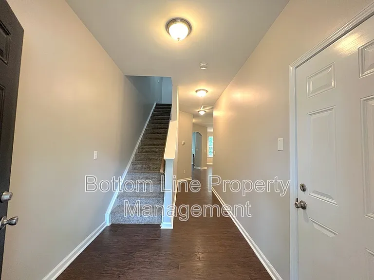 7637 Abigail Glen Dr — Photo 3