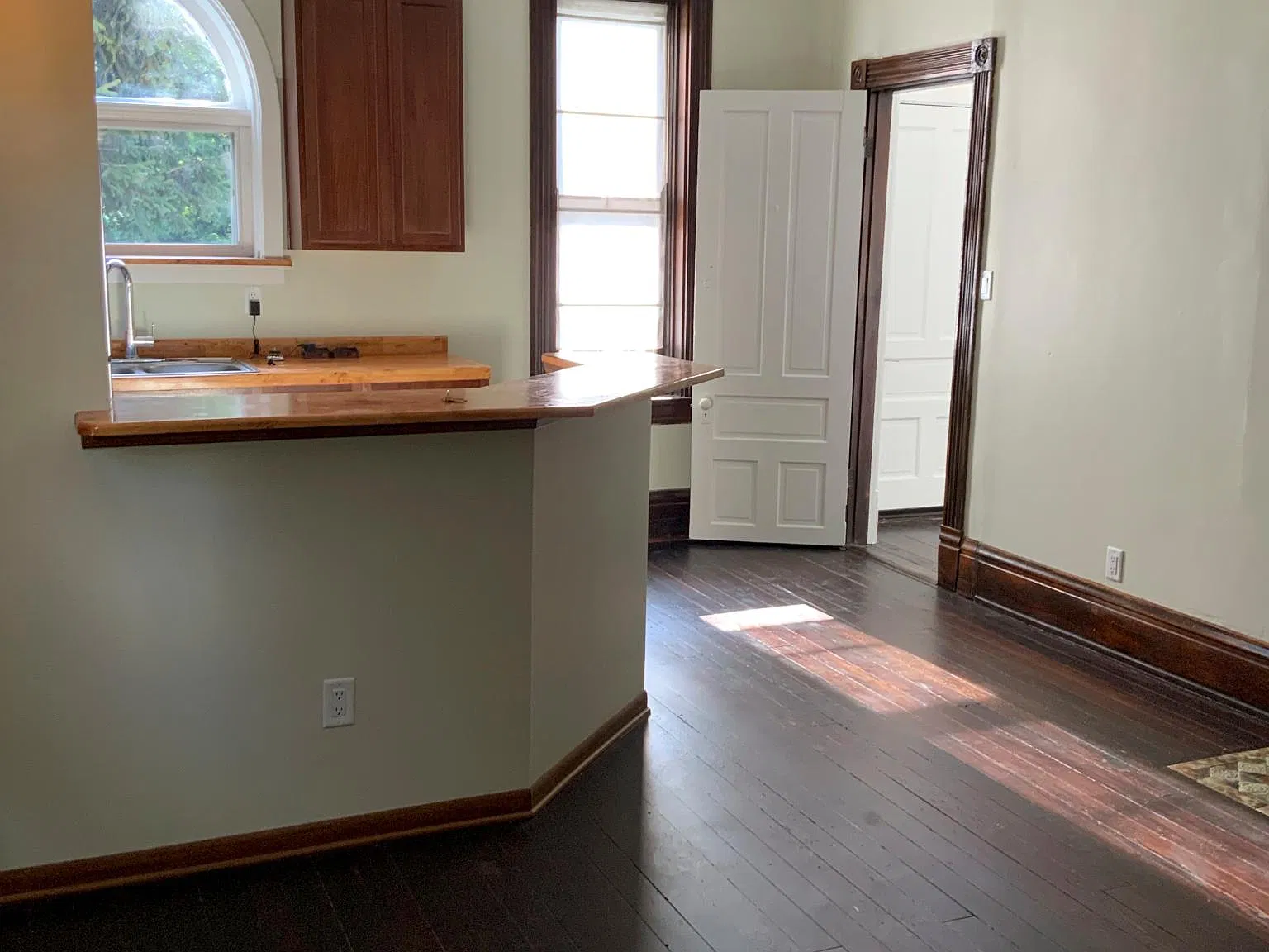 2 bed, 1000 sqft, $1,475 — Photo 3