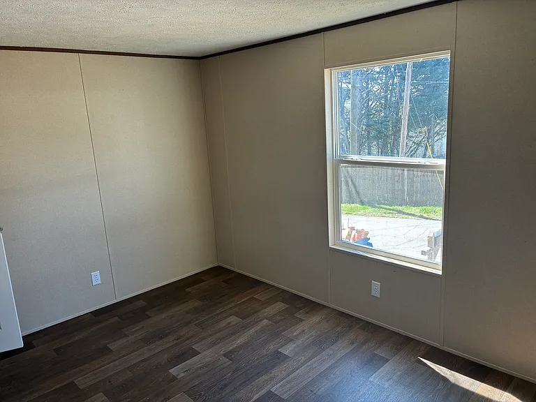 100 Tiffany Dr — Photo 8