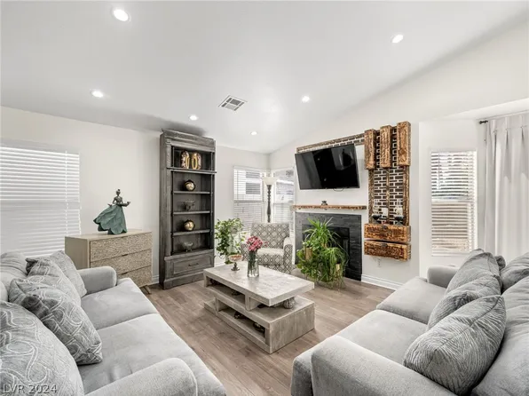 8209 Ogee Dr, Las Vegas, NV 89145